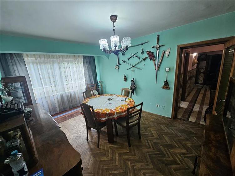 Apartament cu 4 camere semidecomandat, mobilat în Micro II