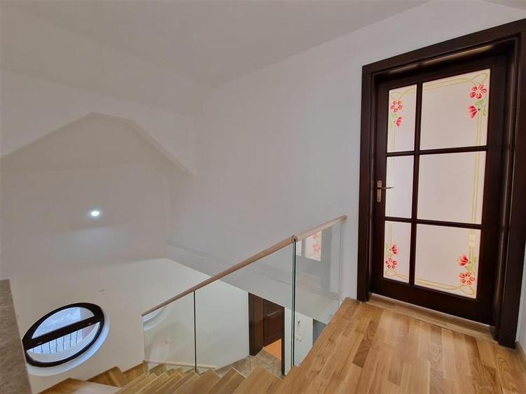 Casă individuală cu 8 camere cu Teren 2756 Mp în Sântandrei