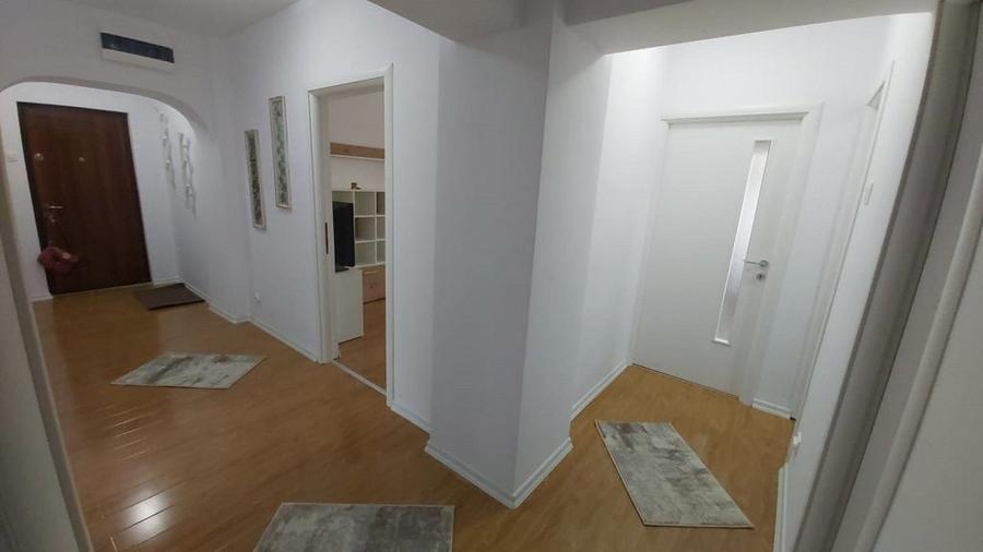 Apartament cu 3 camere în Armeneasca