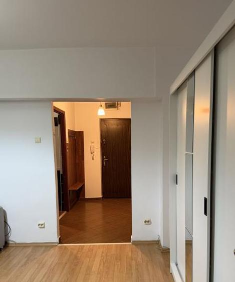 Apartament cu 2 camere semidecomandat, mobilat în Tei