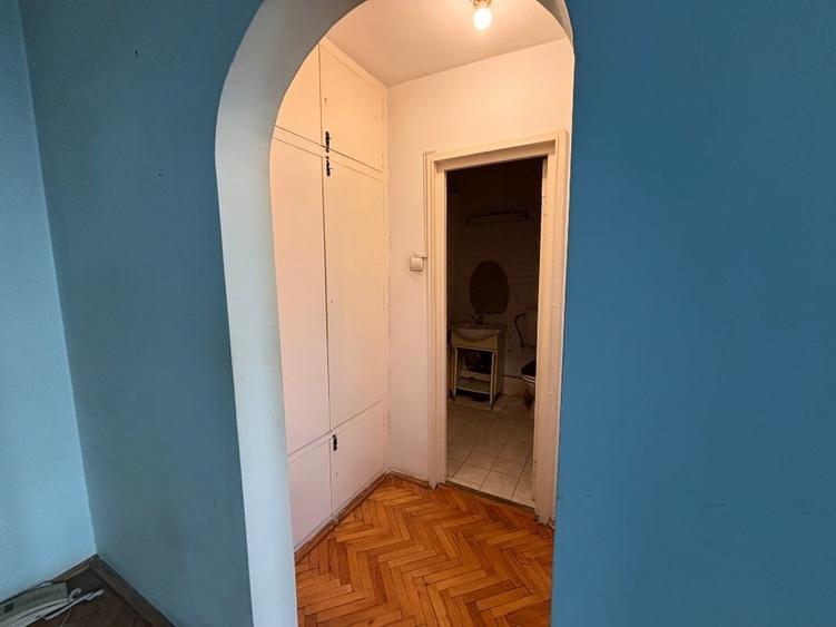 De vanzare apartament 2 camere in Tudor - 5