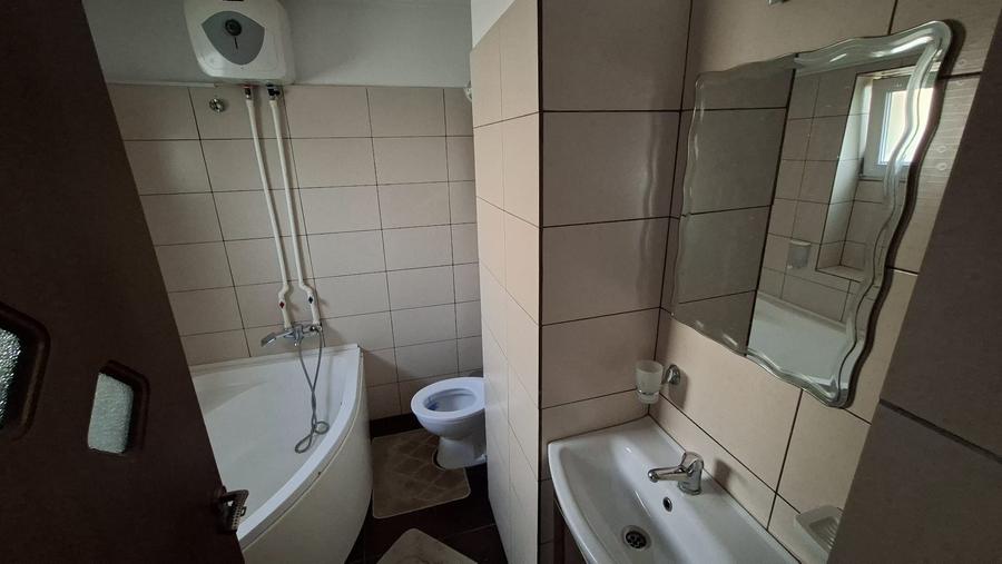 Garsonieră decomandată în Central