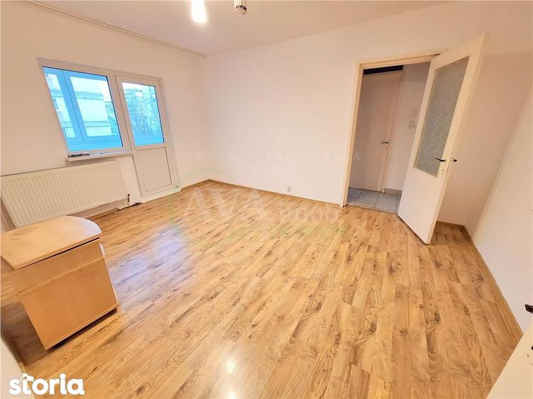 Apartament 2 camere, etaj 2 din 4, nemobilat , cu centrala, Piata Sud - 1