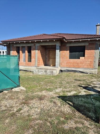 Casa in rosu cu 1500 mp teren - 10