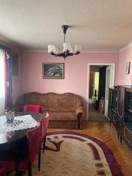 Vand apartament , 3 camere . semidecomandat , etaj 2 , Micro 3 - 6