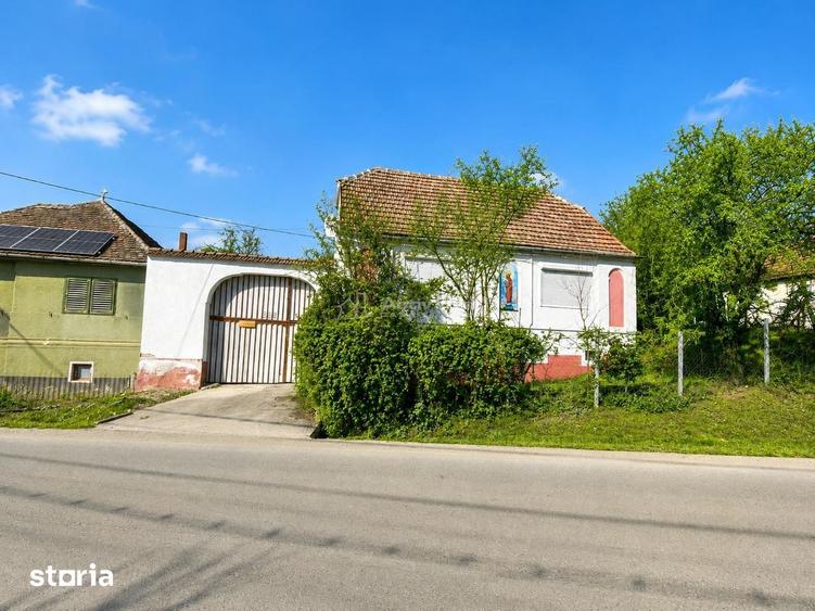 Casa generoasa de vanzare la tara - 1