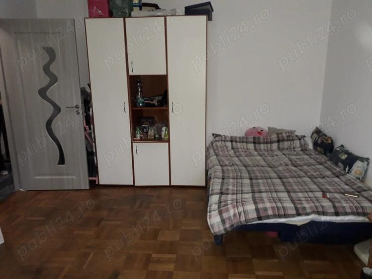 Ap decent 1 cam ultracentral la Podgoria pe Bulevard total mobilat si utilat etaj 1 - 1