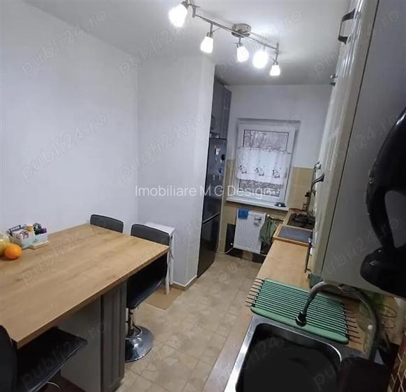 Apartament cu 4 camere decomandat în Girocului