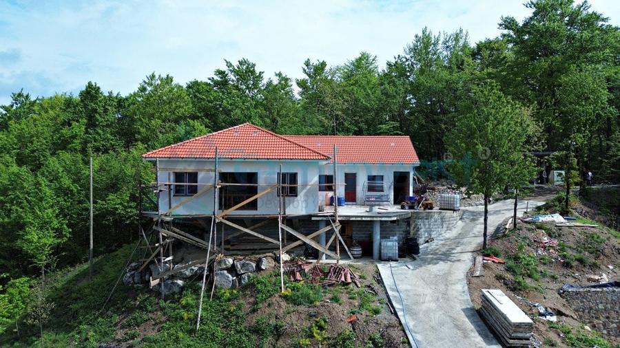 Casa noua cu teren 2,7 hectare in zona montana Apuseni, Bihor - 2