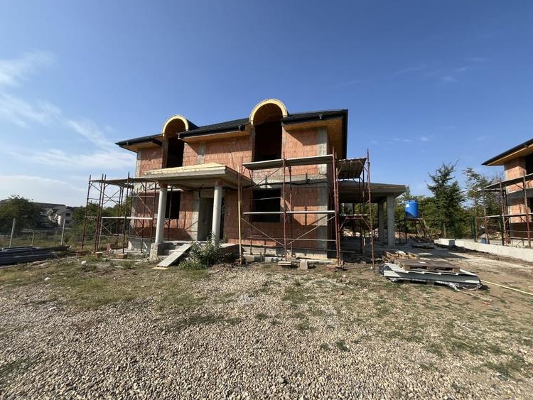 De vanzare vila individuala 6 camere finisaje premium zona Laguna Albastra - 5