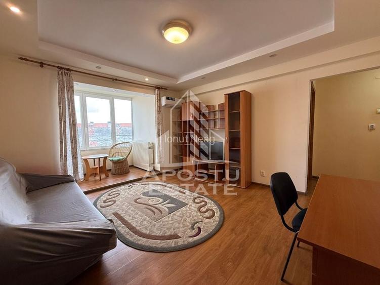 Apartament cu 3 camere, semidecomandat, zona Ultracentrala Apartament cu 3 camere, semidecomandat, zona Ultracentrala