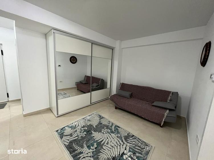 Inchiriem un studio de 45 mp, zona Micro 17( bloc ROKA), etaj 2. - 5