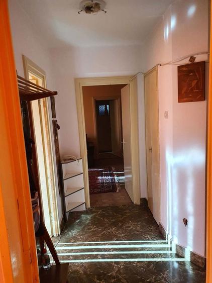 Vand apartament cu 3 camere, semidecomandat, situat ultracentral in Campulung Muscel (Strada Emilian Paveliu), imediat langa Tribunal. - 7