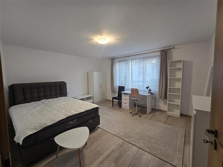 De inchiriat apartament 3 camere zona semicentrala - 1