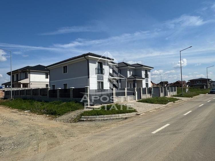 Duplex  despărțit prin garaj și camera tehnică în Giarmata - 2