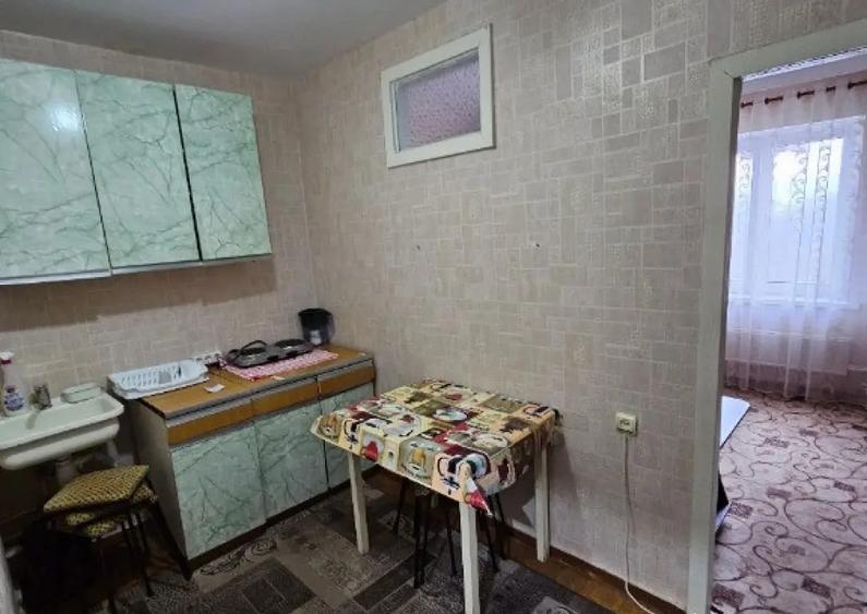 Se inchiriaza garsoniera, Aurel Vlaicu - 1