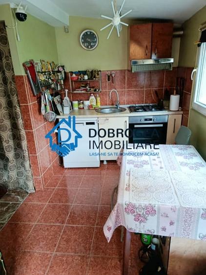 Casă individuală cu 3 camere cu Canalizare în Central