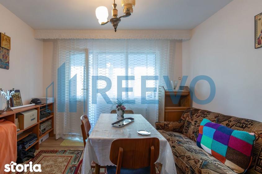 Apartament cu 3 camere semidecomandat, mobilat în Cornișa