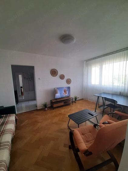 Apartament cu 2 camere semidecomandat în Berceni