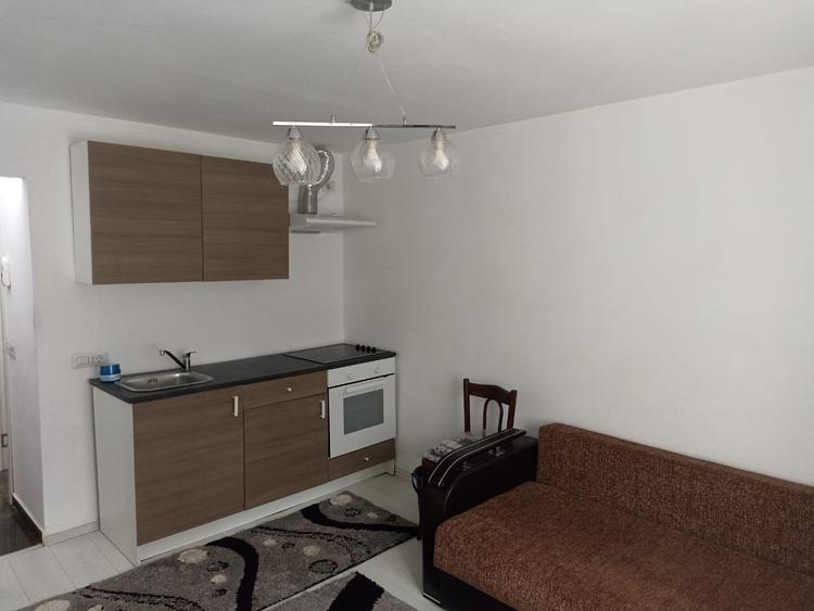 Garsoniera renovata libera de pe 3 martie - 2