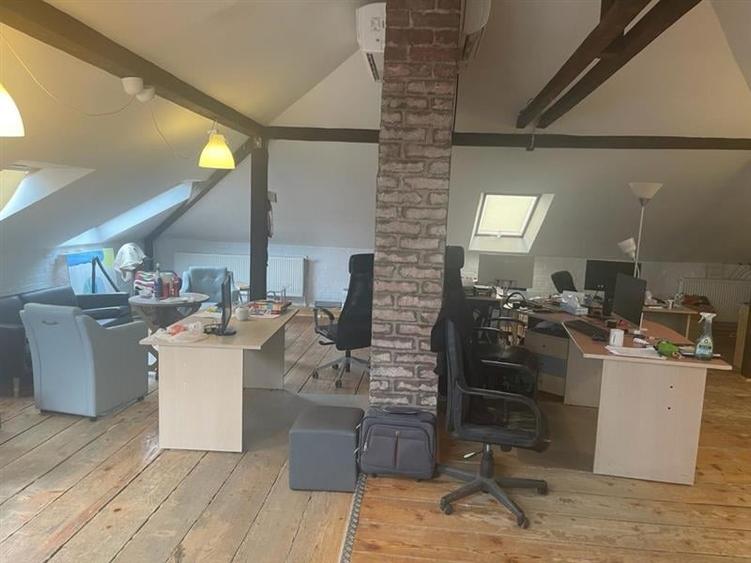 Mansarda primitoare, open space 153 mp, intr-o cladire de birouri, curte - 5