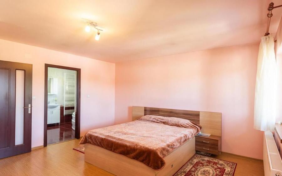 Casa deosebita in zona centrala Sanpetru teren generos! - 4