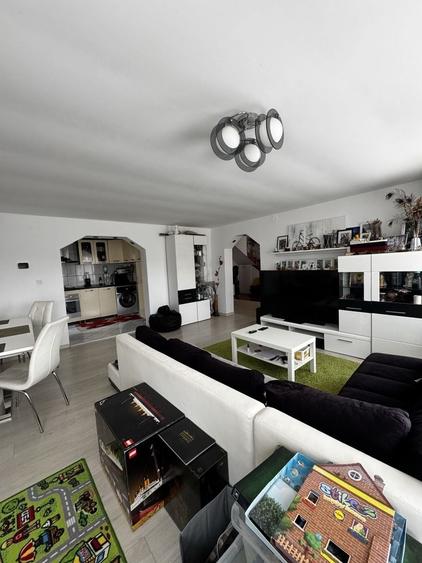 Casa de Vânzare cu lac - 4