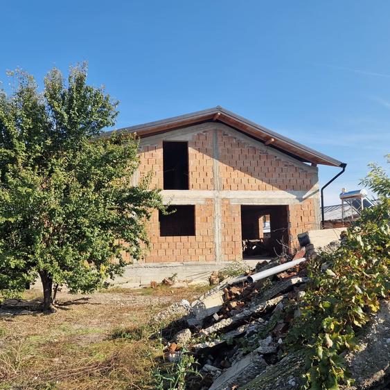 Se vinde casa la rosu, sat  Malaiesti jud. Prahova , pret 72000 euro negociabil - 2