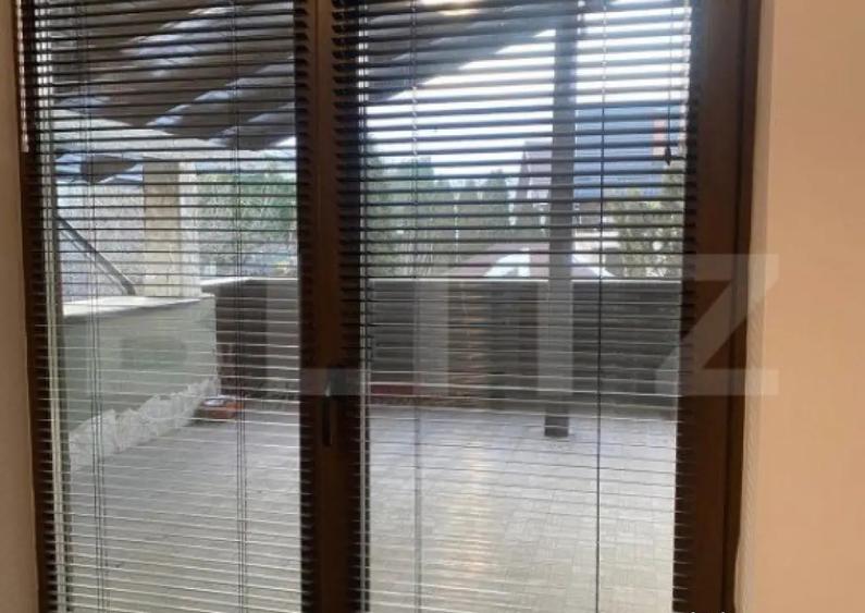 Casa de vanzare, cu 4 camere, 268 mp + teren 786 mp, zona-M - 15