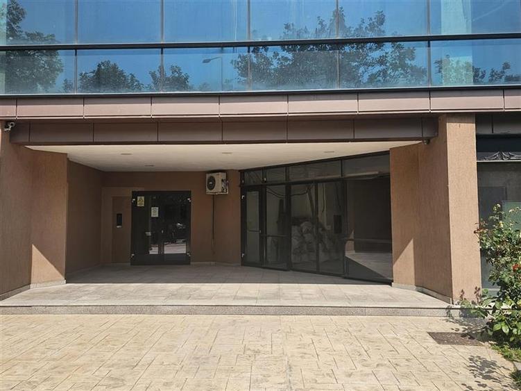 Vanzare Spatiu comercial stradal - Parter si Mezanin - 900 mp - 9