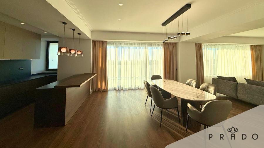 Apartament cu 4 camere decomandat în Herăstrău