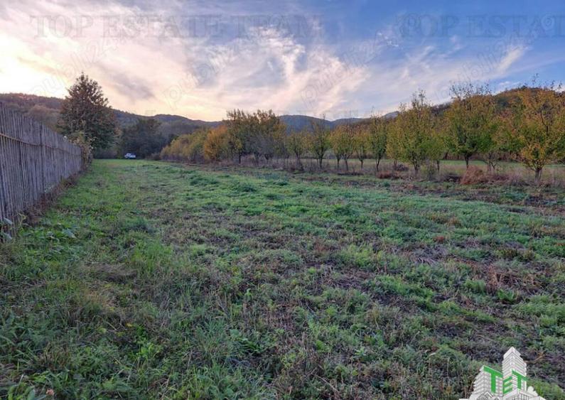 Teren de 1815 mp, în Măneciu