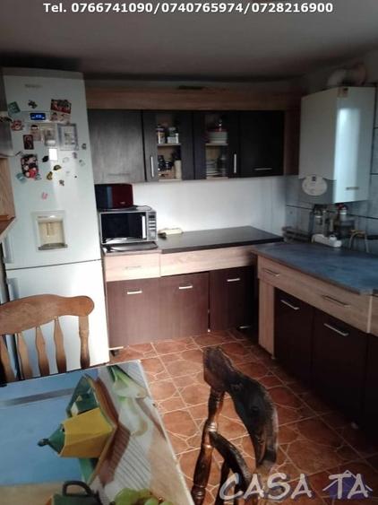 Casă individuală cu 6 camere cu Canalizare în Central