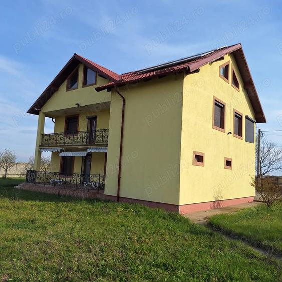 Casă cu 6 camere în Ciolpani