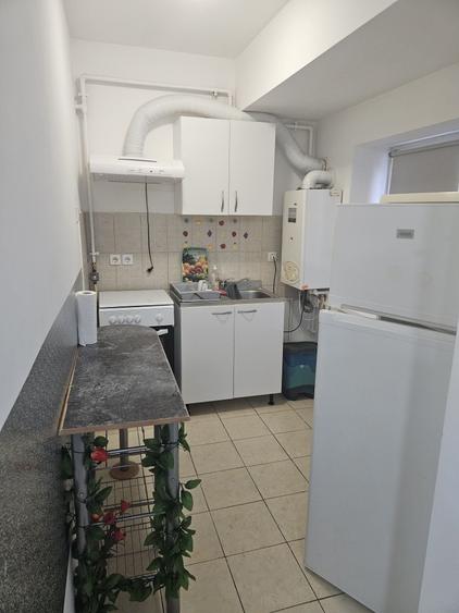 Garsonieră decomandată în Central