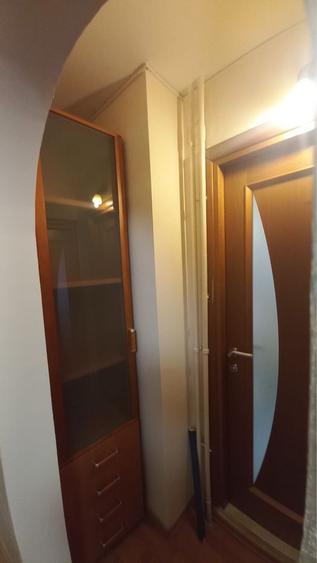 Apartament cu 3 camere semidecomandat în Olteniței