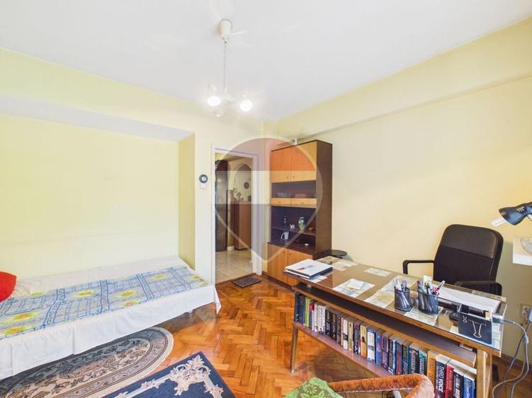 Apartament cu 3 camere decomandat în Amzei