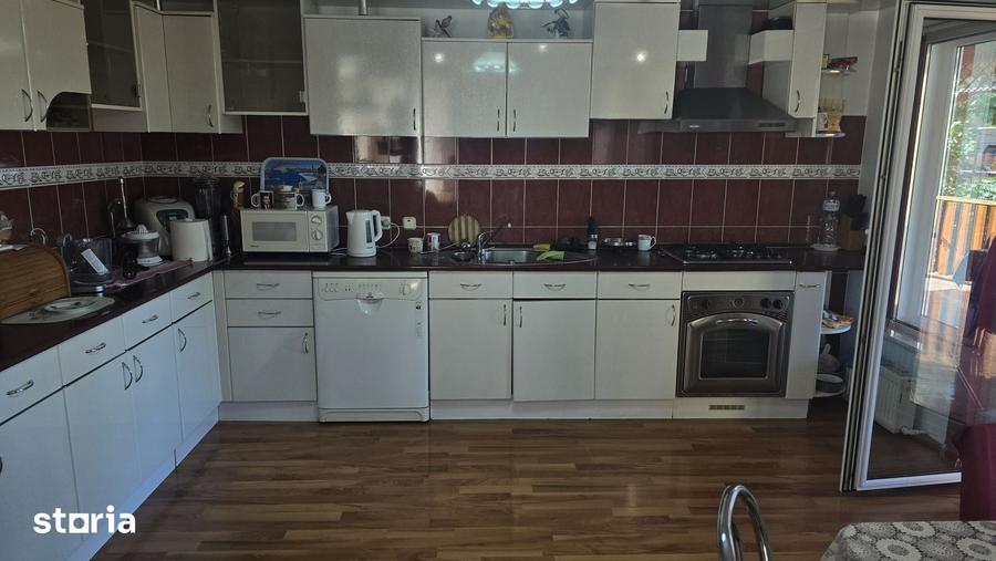 Casă cu 5 camere cu Teren 1159 Mp în Ceangăi