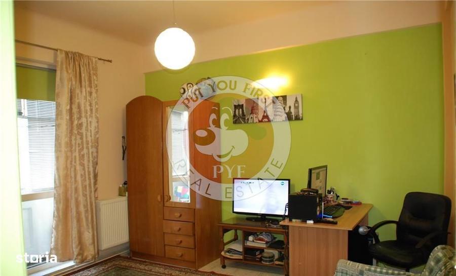Apartament cu 3 camere semidecomandat în Universitate