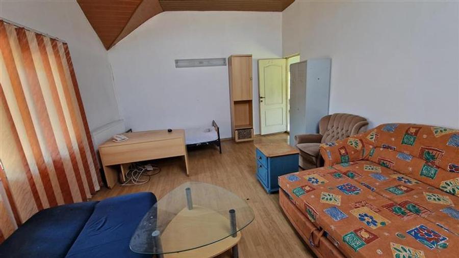 Casă individuală cu 5 camere cu Teren 1316 Mp în Vest