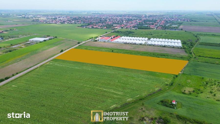 Teren de 10336 mp, în Livada