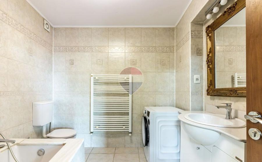 Apartament cu 4 camere decomandat în Unirii