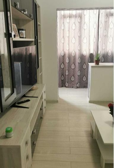 Apartament cu 3 camere decomandat în Exterior Vest