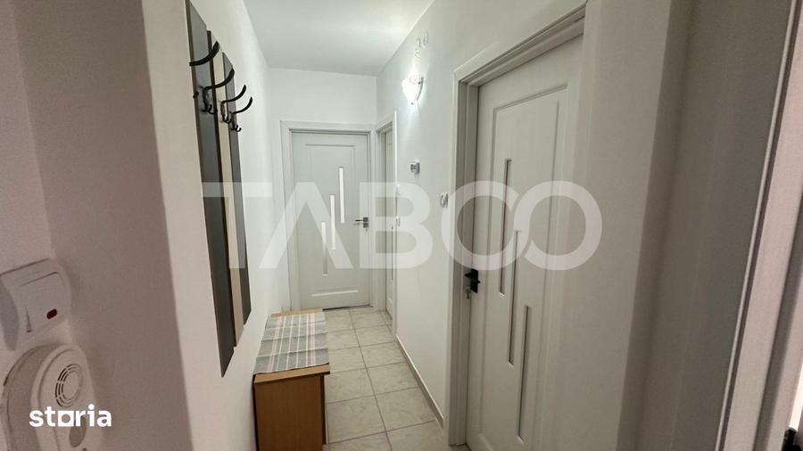 Apartament cu 3 camere semidecomandat, mobilat în Mihai Viteazul