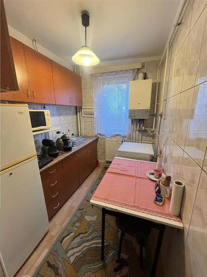Apartament cu 4 camere semidecomandat în Central