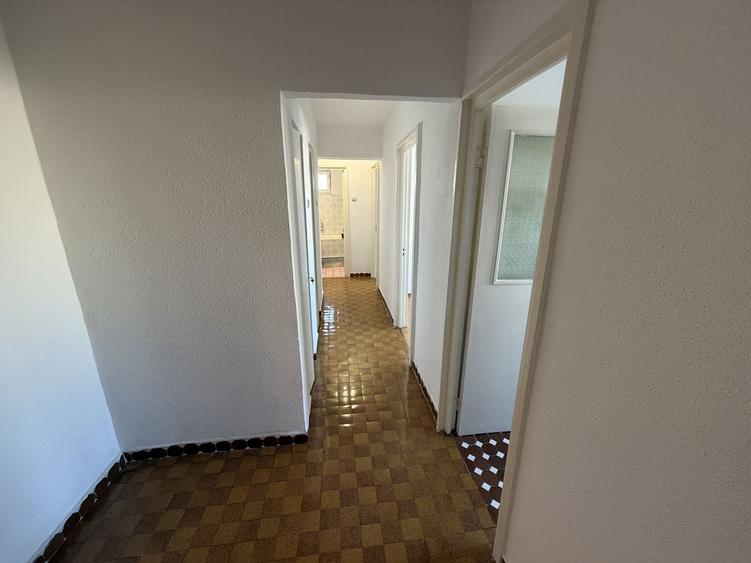 Apartament cu 3 camere decomandat în Casa de Cultură