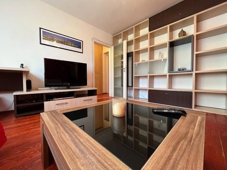 Apartament cu 2 camere semidecomandat, mobilat în Ultracentral