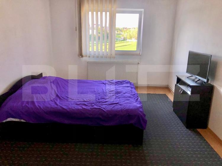 Apartament cu 3 camere decomandat, mobilat în Est