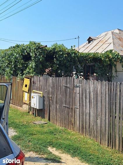 Casă cu 4 camere cu Teren 390 Mp în