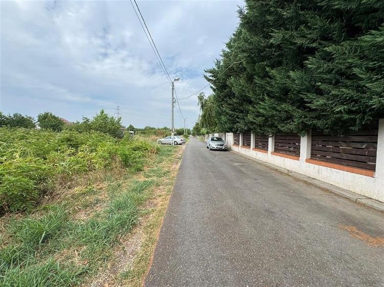 Teren Construcții intravilan de 850 mp, în Vest
